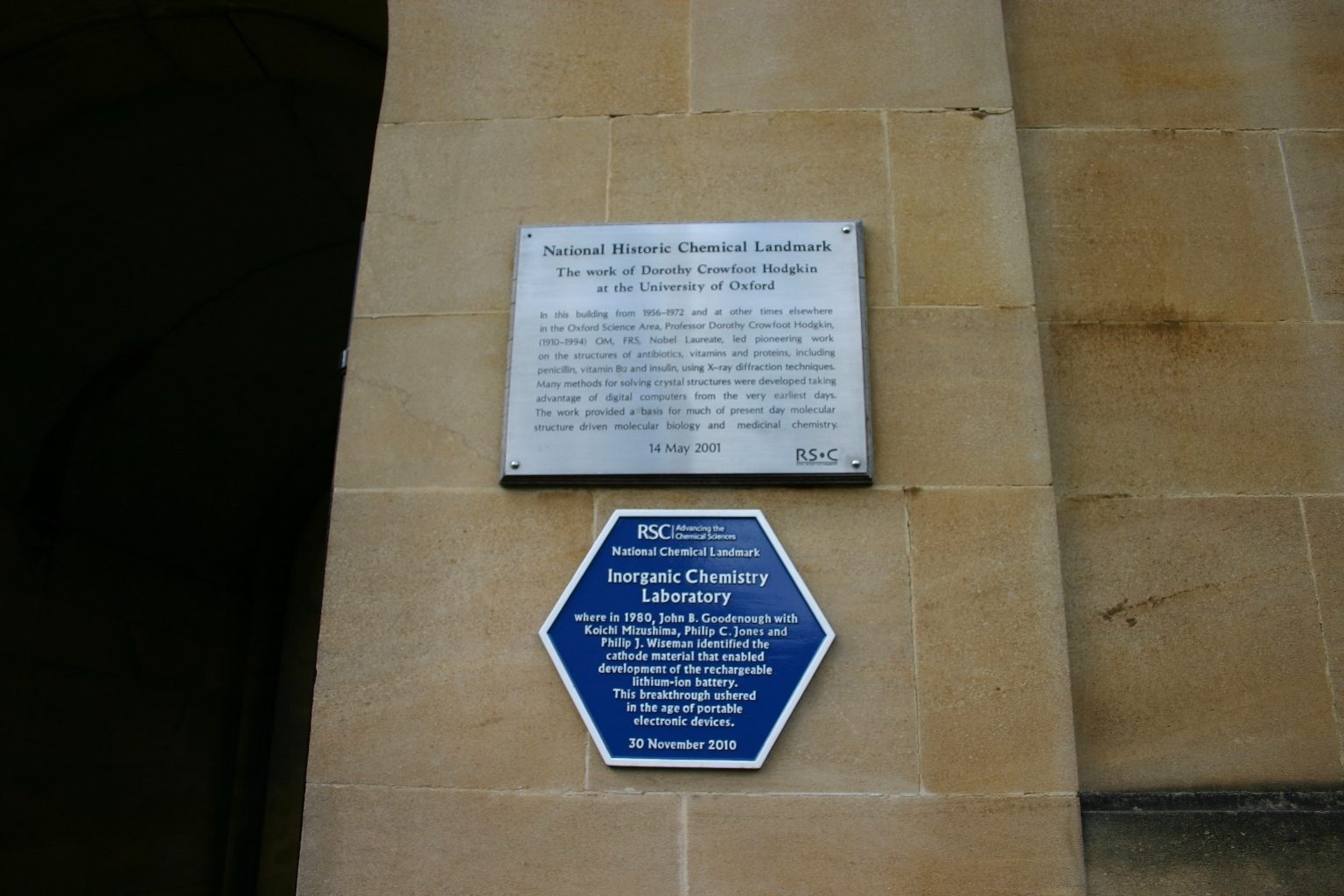 Lithium-ion battery memorial tablet, Inorganic Chemistry Laboratory, Oxford - 01.JPG